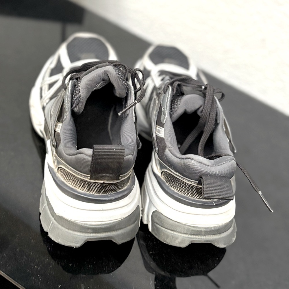 Nike V2K Run - Picture 2 of 5
